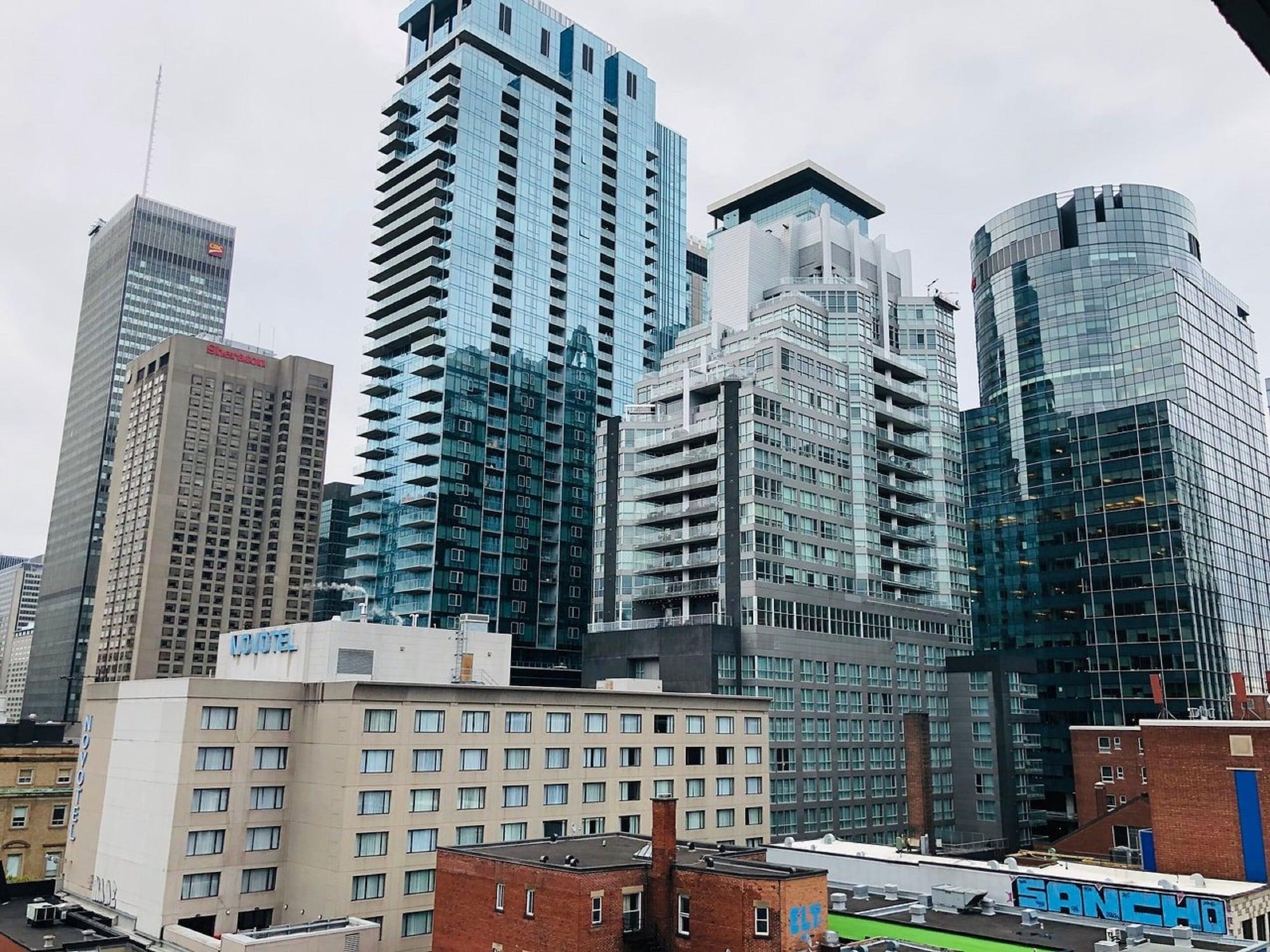 Comfort Suites Downtown Montreal Exterior photo