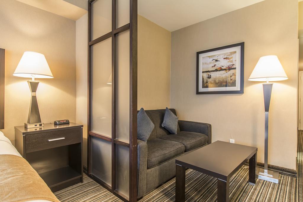 Comfort Suites Downtown Montreal Exterior photo