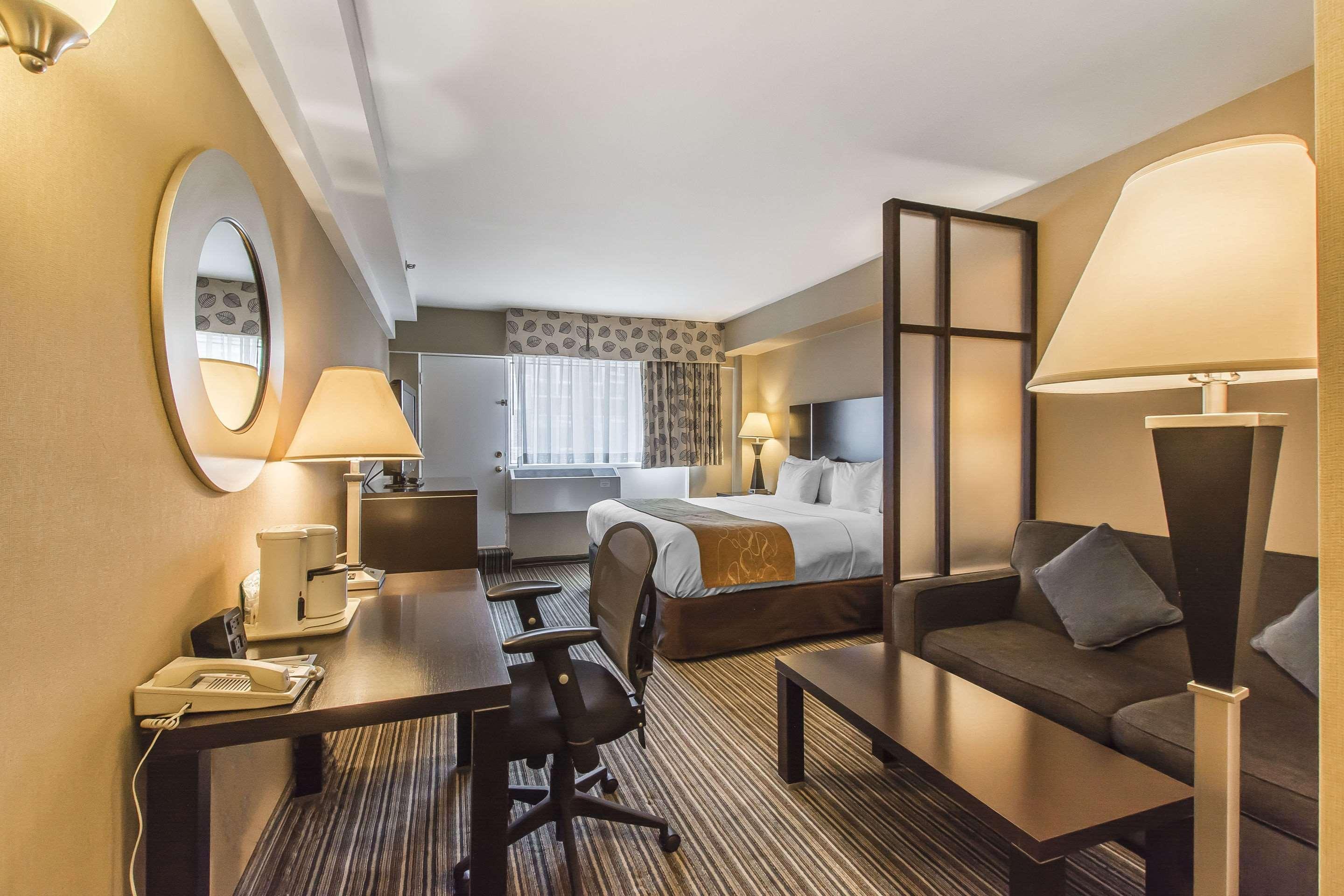 Comfort Suites Downtown Montreal Exterior photo