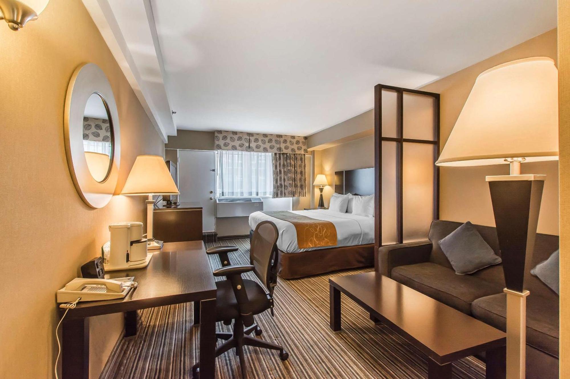 Comfort Suites Downtown Montreal Exterior photo