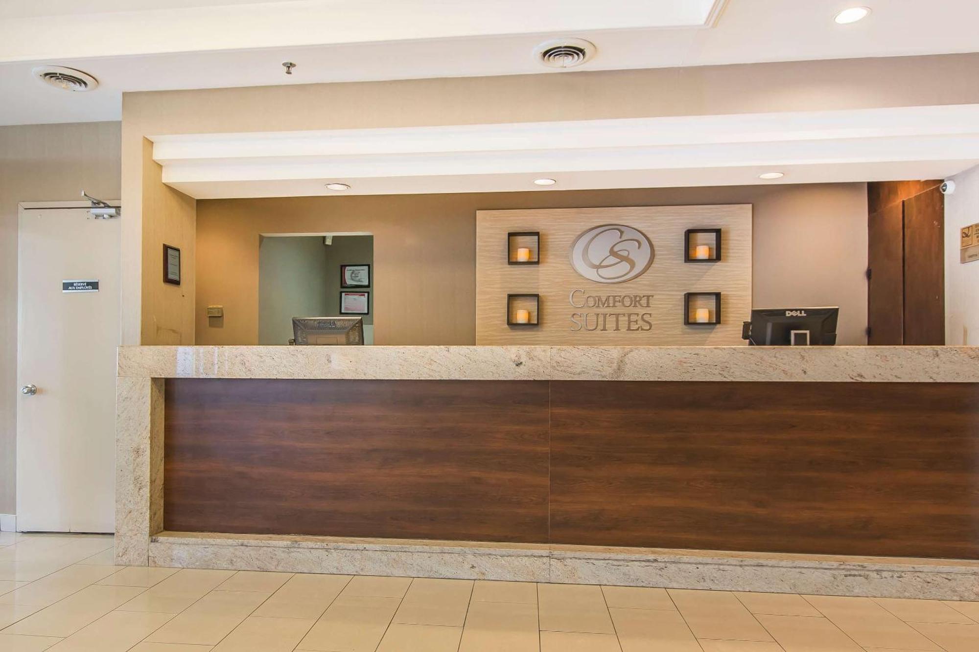 Comfort Suites Downtown Montreal Exterior photo