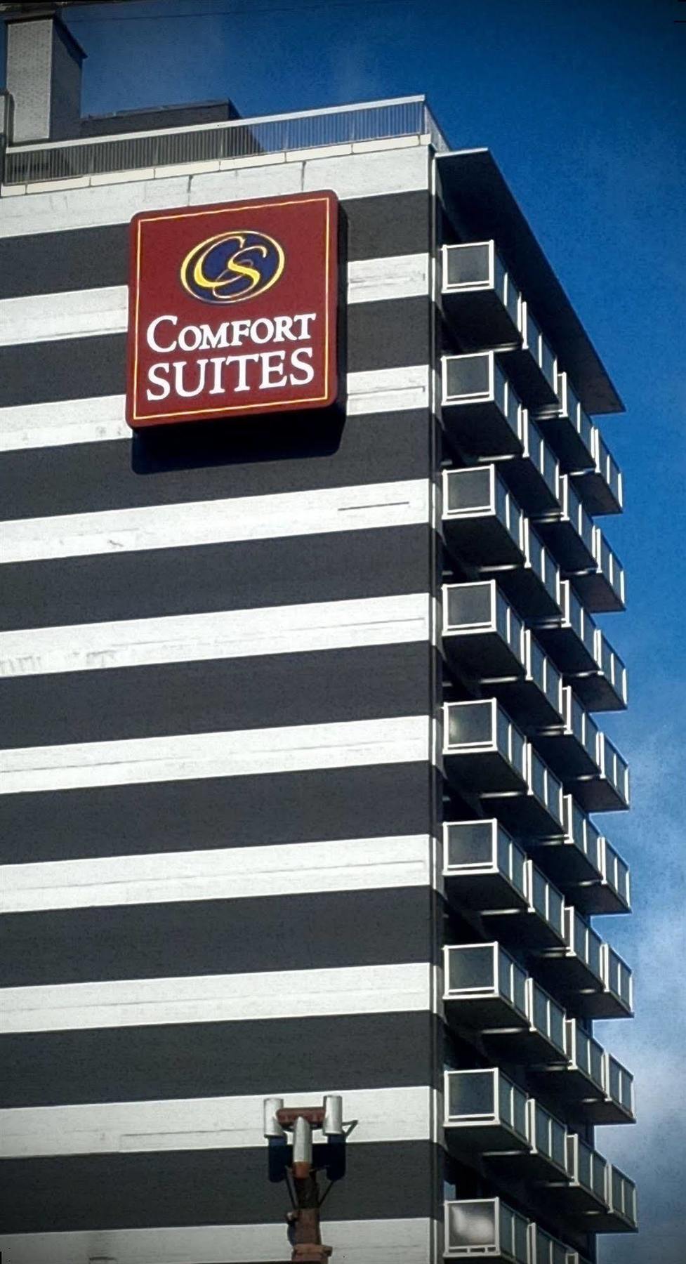 Comfort Suites Downtown Montreal Exterior photo